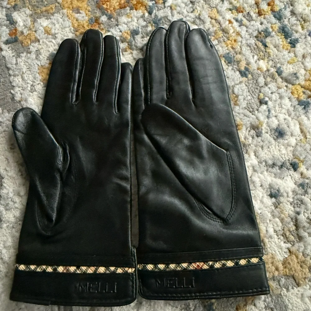 Black Leather Gloves with Patterned Trim